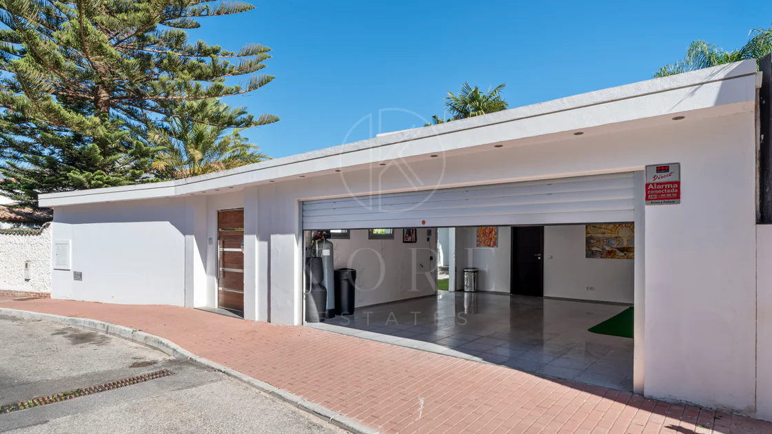 Villa de lujo de 4 dormitorios en Nueva Andalucía a poca distancia a pie de Puerto Banús