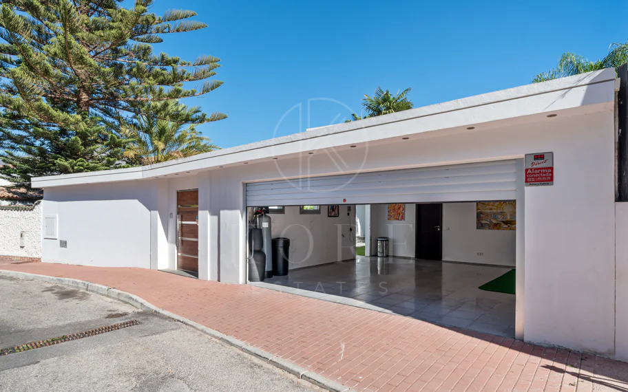 Villa de lujo de 4 dormitorios en Nueva Andalucía a poca distancia a pie de Puerto Banús