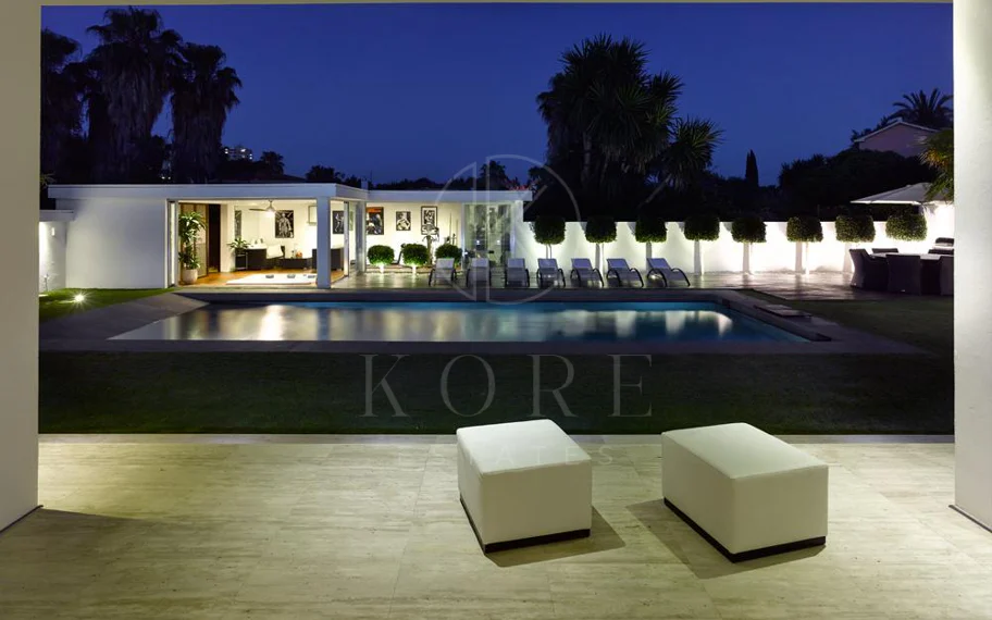 Villa de lujo de 4 dormitorios en Nueva Andalucía a poca distancia a pie de Puerto Banús