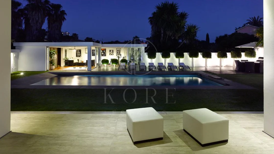 Villa de lujo de 4 dormitorios en Nueva Andalucía a poca distancia a pie de Puerto Banús