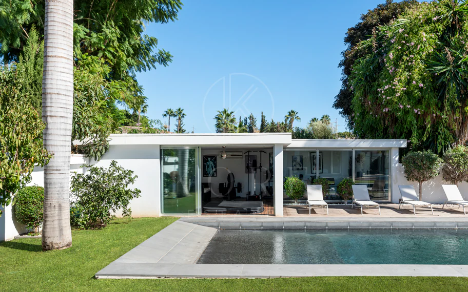 Villa de lujo de 4 dormitorios en Nueva Andalucía a poca distancia a pie de Puerto Banús