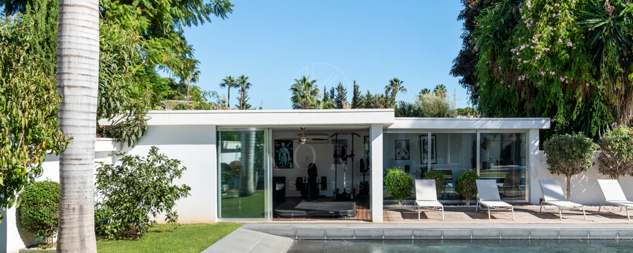 Villa de lujo de 4 dormitorios en Nueva Andalucía a poca distancia a pie de Puerto Banús