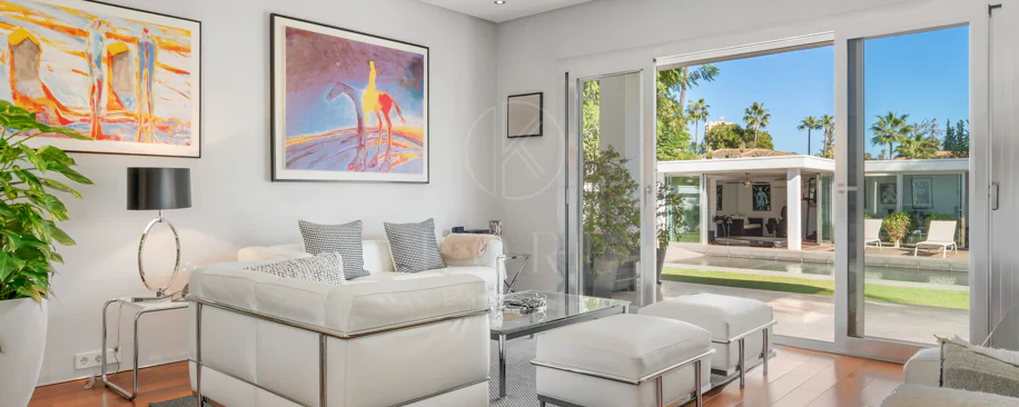 Villa de lujo de 4 dormitorios en Nueva Andalucía a poca distancia a pie de Puerto Banús