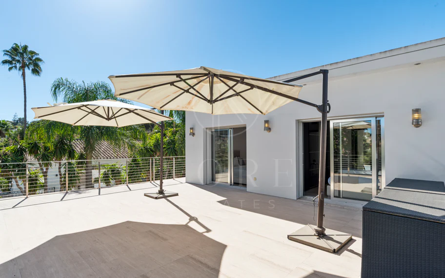 Villa de lujo de 4 dormitorios en Nueva Andalucía a poca distancia a pie de Puerto Banús