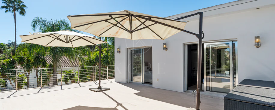 Villa de lujo de 4 dormitorios en Nueva Andalucía a poca distancia a pie de Puerto Banús