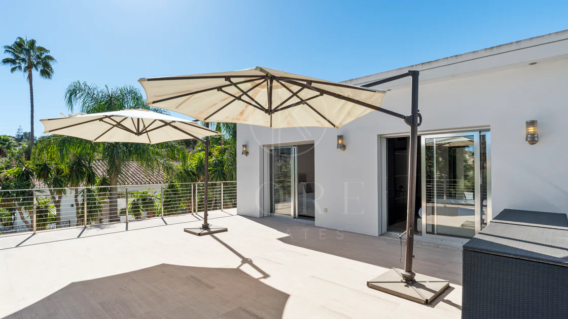 Villa de lujo de 4 dormitorios en Nueva Andalucía a poca distancia a pie de Puerto Banús