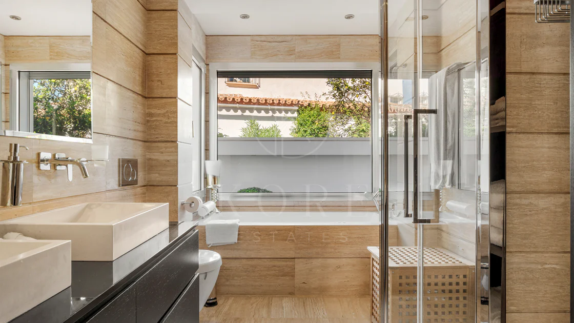 Villa de lujo de 4 dormitorios en Nueva Andalucía a poca distancia a pie de Puerto Banús