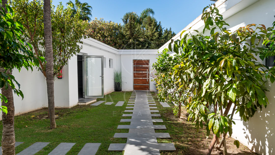Villa de lujo de 4 dormitorios en Nueva Andalucía a poca distancia a pie de Puerto Banús