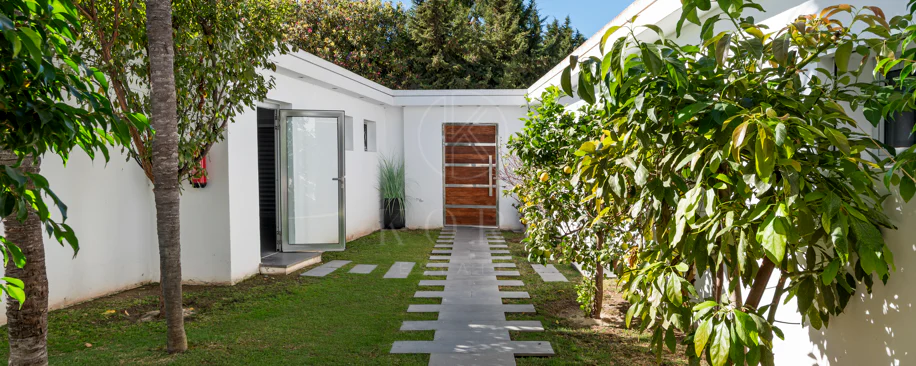Villa de lujo de 4 dormitorios en Nueva Andalucía a poca distancia a pie de Puerto Banús