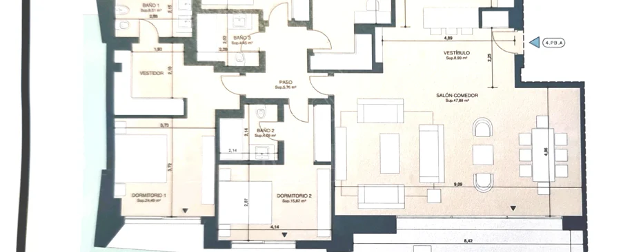 Apartamento de Lujo en Planta Baja con Jardín y Vista Parcial al Mar en Marbella Este