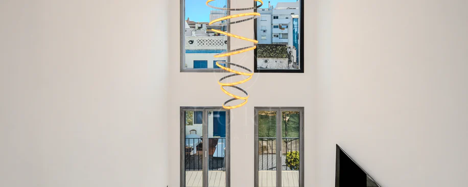 Joya arquitectónica en la calle más emblemática de Estepona