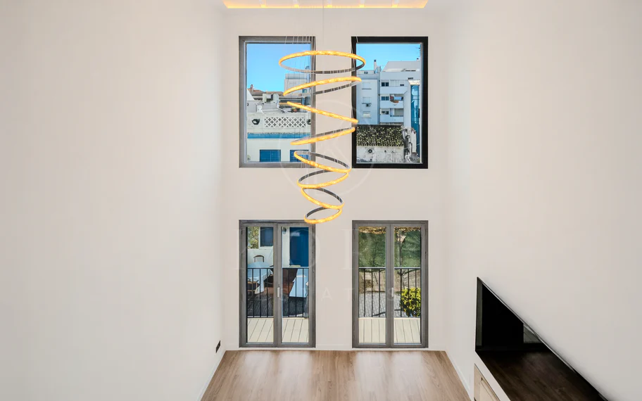 Joya arquitectónica en la calle más emblemática de Estepona