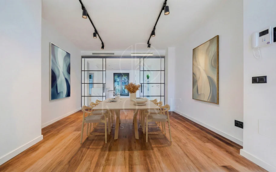 Joya arquitectónica en la calle más emblemática de Estepona