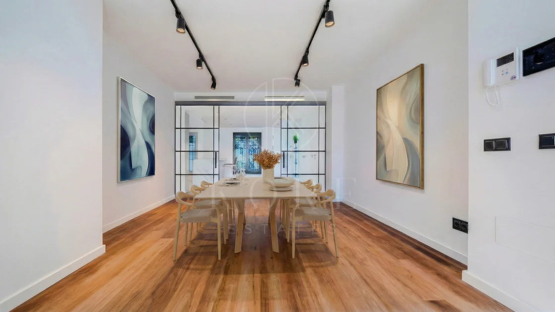 Joya arquitectónica en la calle más emblemática de Estepona