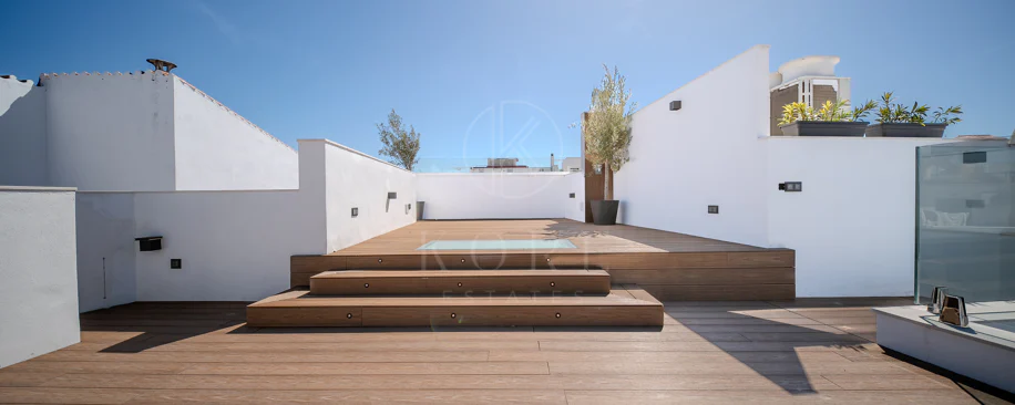Joya arquitectónica en la calle más emblemática de Estepona