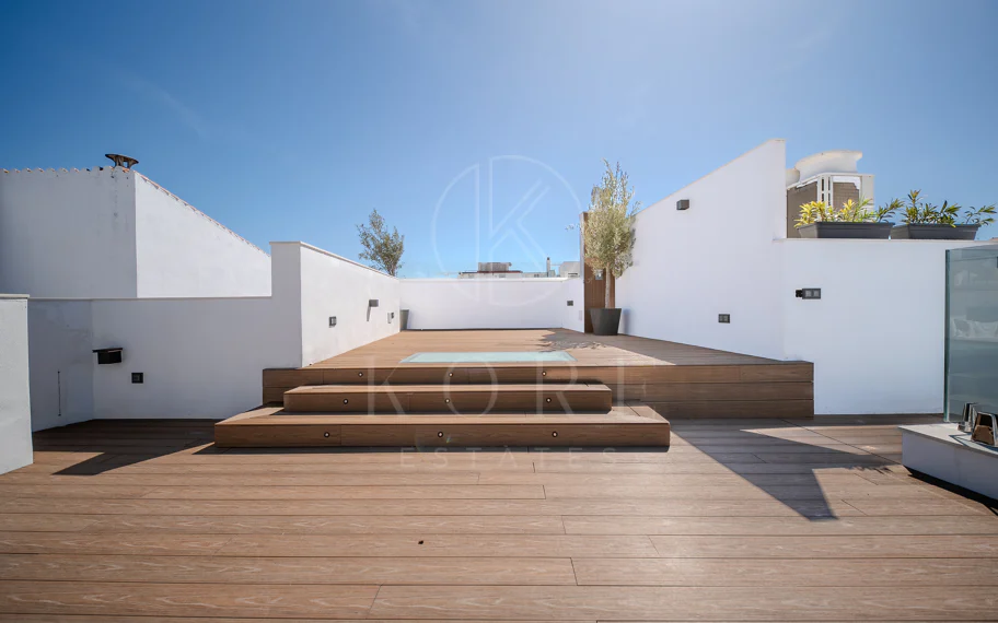 Joya arquitectónica en la calle más emblemática de Estepona