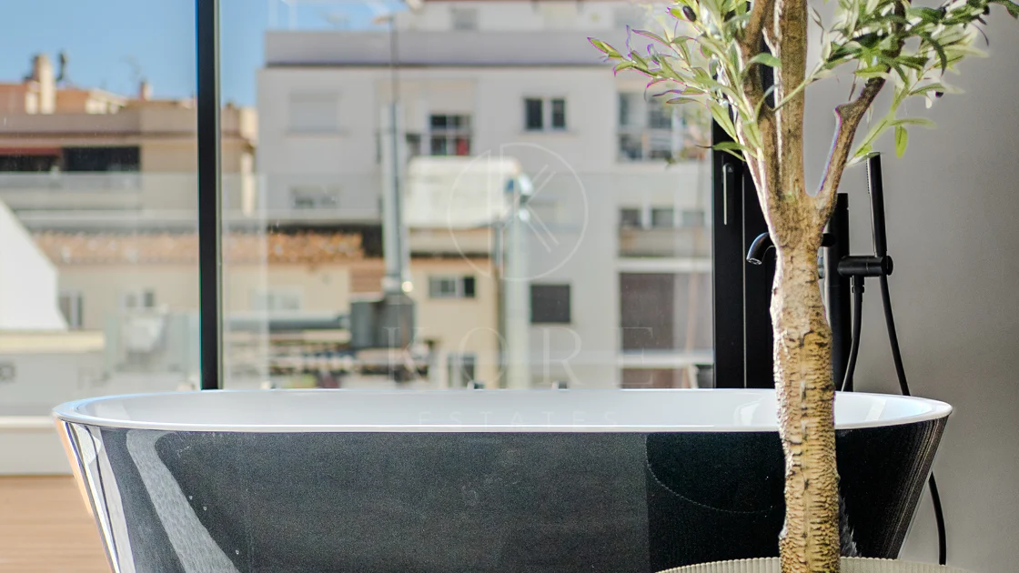 Joya arquitectónica en la calle más emblemática de Estepona