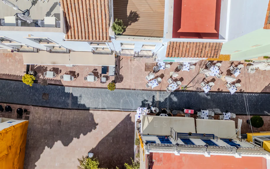 Joya arquitectónica en la calle más emblemática de Estepona