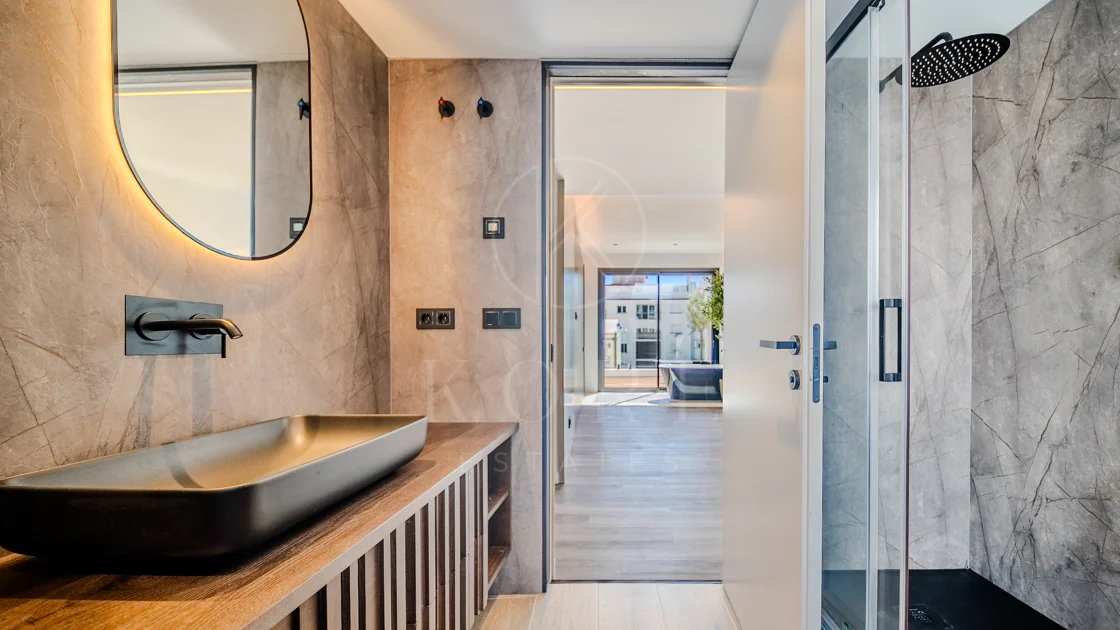 Joya arquitectónica en la calle más emblemática de Estepona