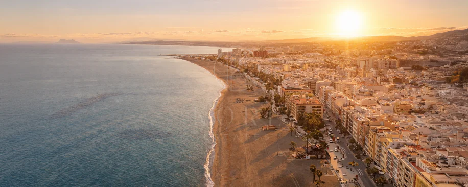 Joya arquitectónica en la calle más emblemática de Estepona