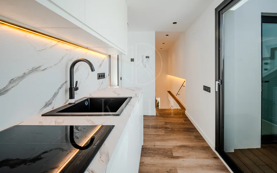 Joya arquitectónica en la calle más emblemática de Estepona