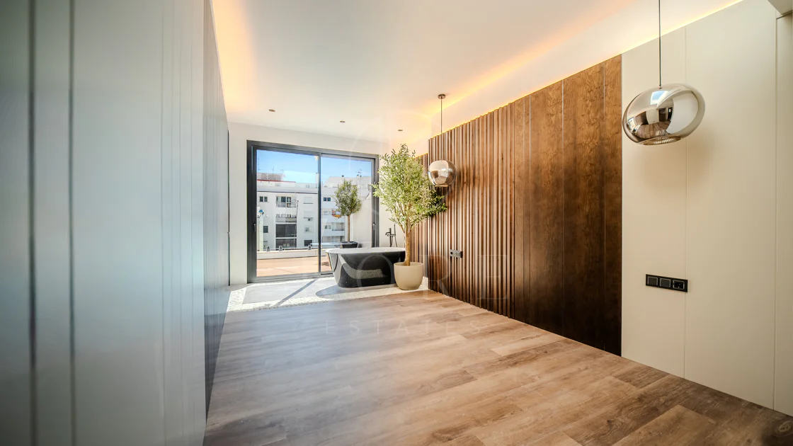 Joya arquitectónica en la calle más emblemática de Estepona