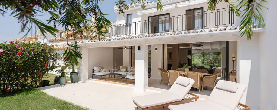 Casă înșiruită de vânzare în Nueva Andalucia, Marbella