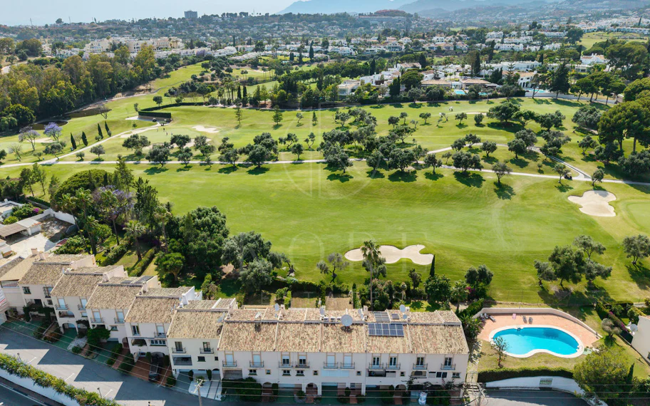 Adosado en venta en Nueva Andalucia, Marbella