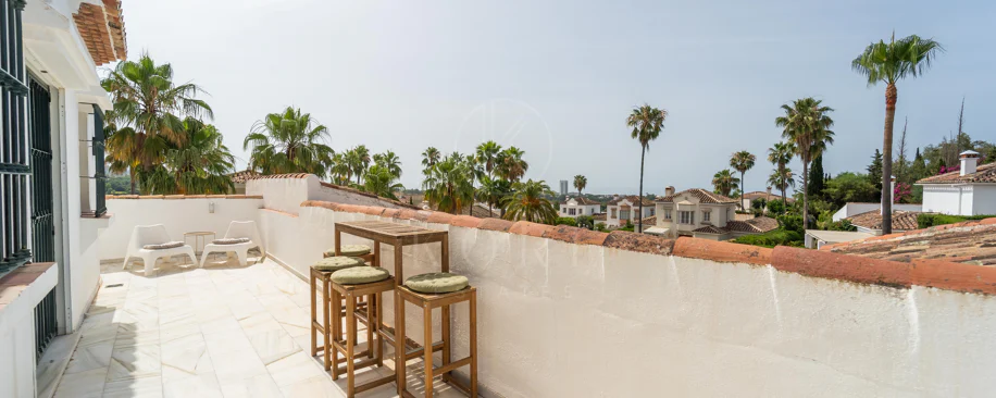 Villa en venta en Elviria, Marbella Este