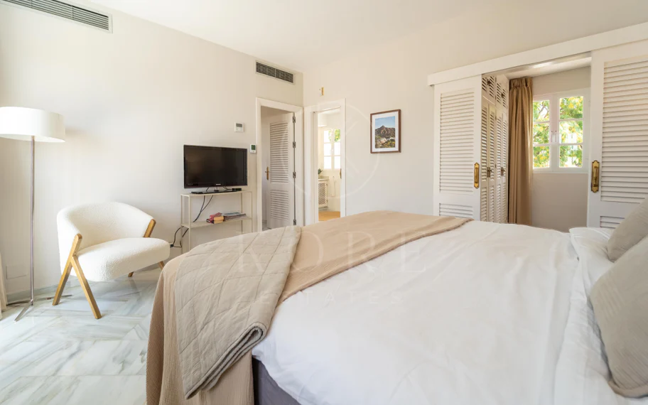 Villa en venta en Elviria, Marbella Este
