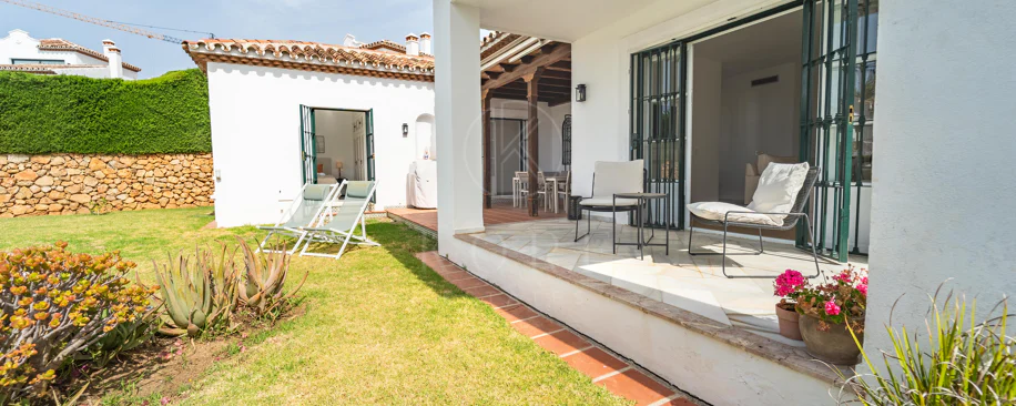Villa en venta en Elviria, Marbella Este