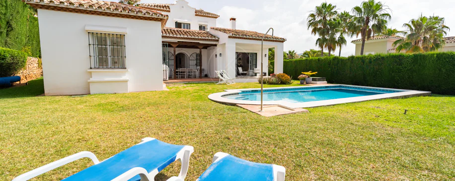 Villa en venta en Elviria, Marbella Este