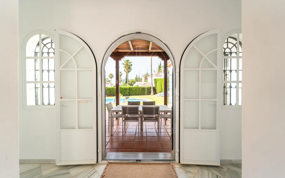 Villa en venta en Elviria, Marbella Este