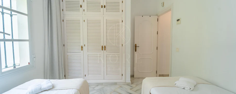 Villa en venta en Elviria, Marbella Este