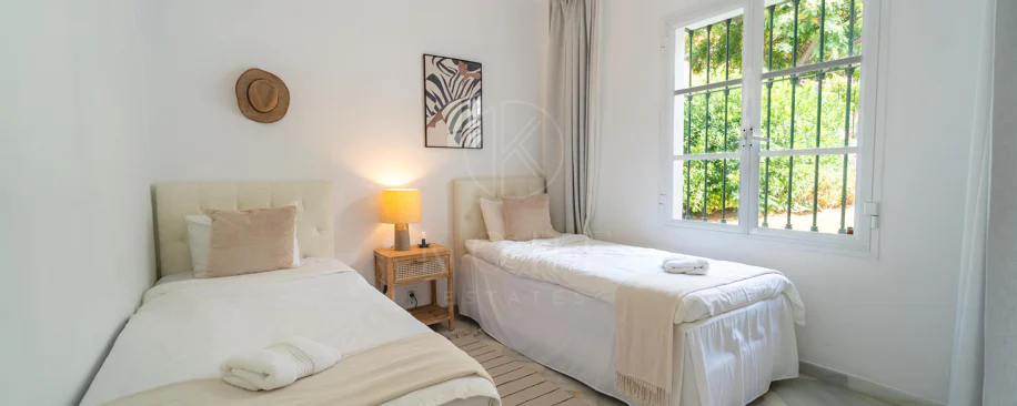 Villa en venta en Elviria, Marbella Este