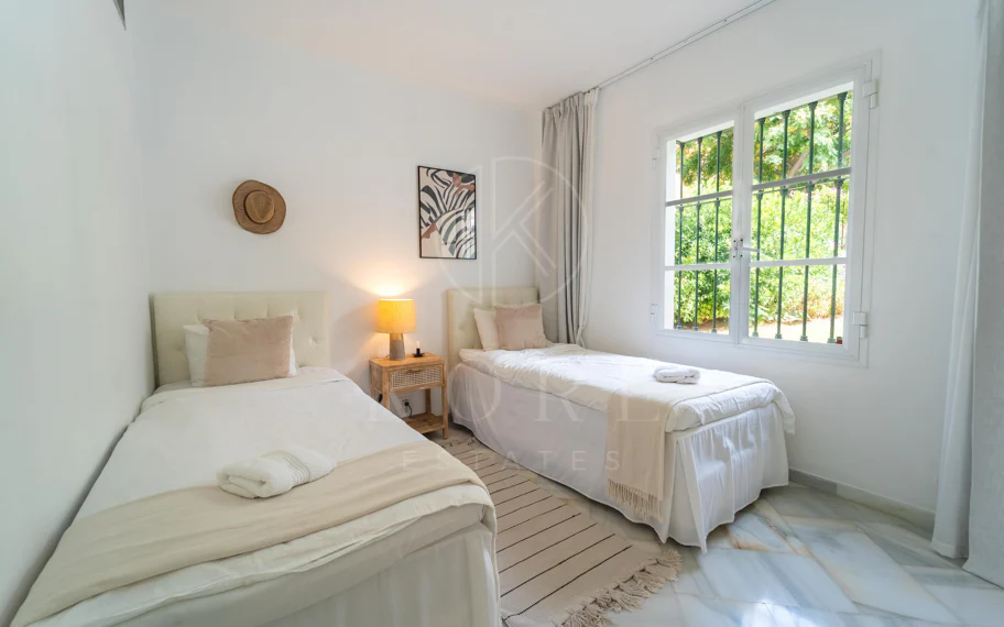 Villa en venta en Elviria, Marbella Este