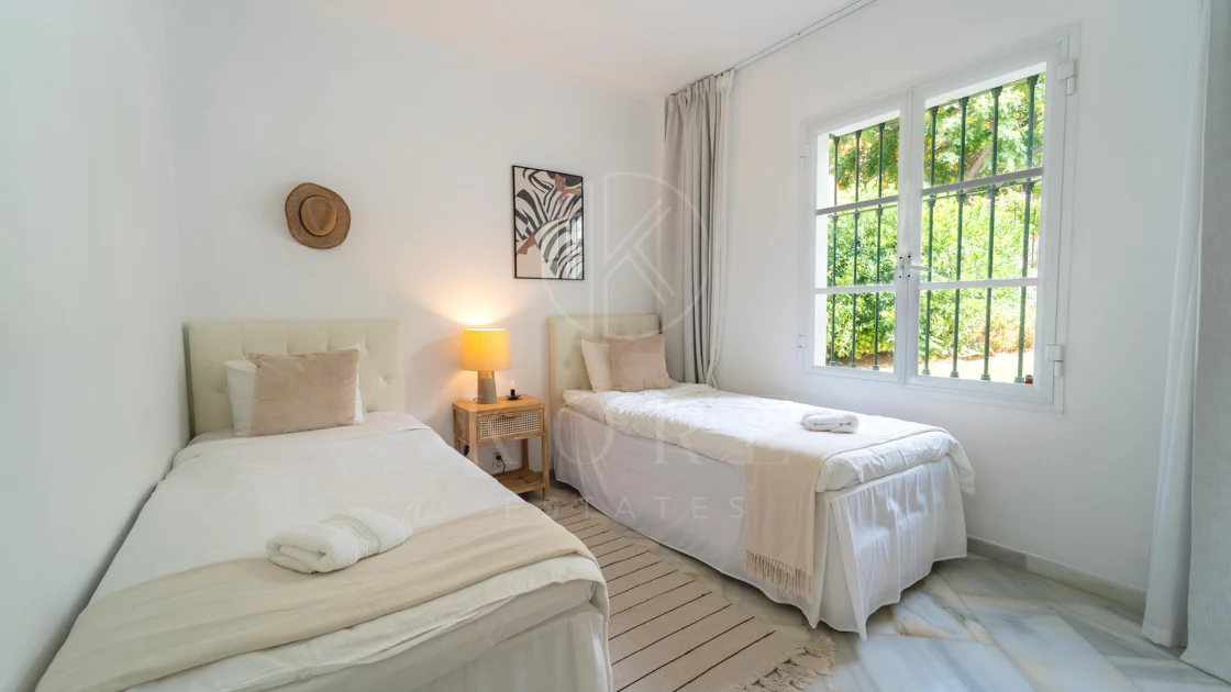 Villa en venta en Elviria, Marbella Este