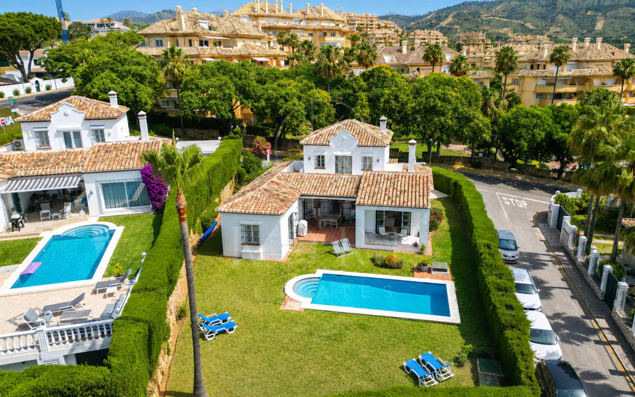 Villa en venta en Elviria, Marbella Este