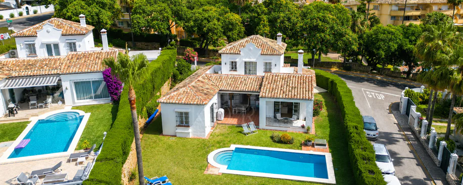 Villa en venta en Elviria, Marbella Este