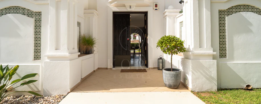 Villa en venta en Elviria, Marbella Este