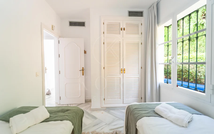 Villa en venta en Elviria, Marbella Este