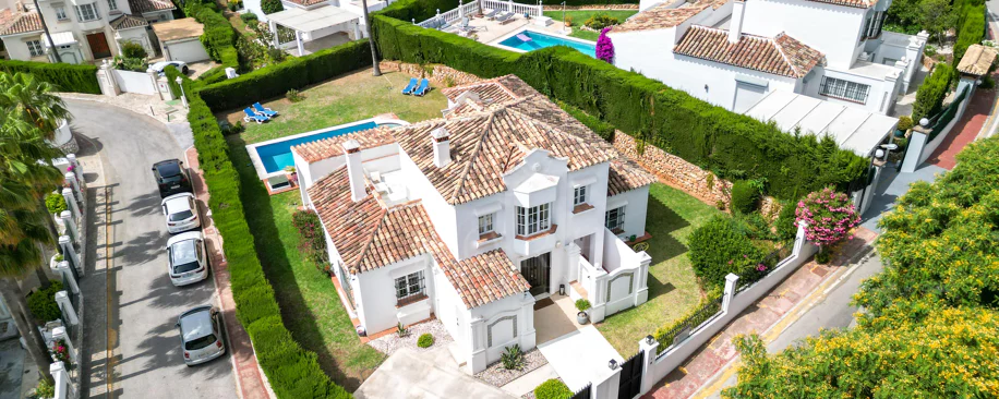 Villa en venta en Elviria, Marbella Este