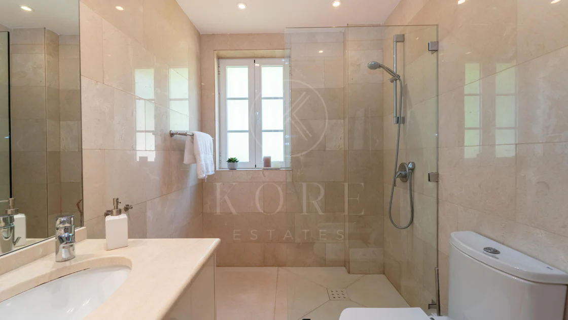 Villa en venta en Elviria, Marbella Este
