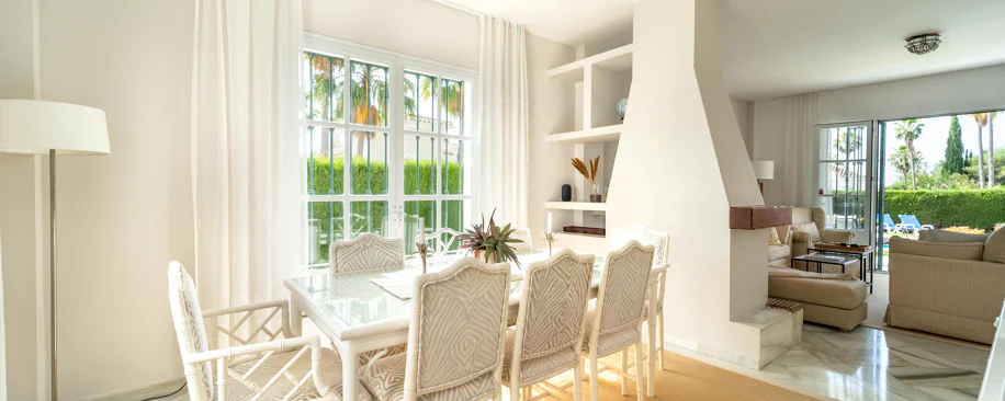Villa en venta en Elviria, Marbella Este