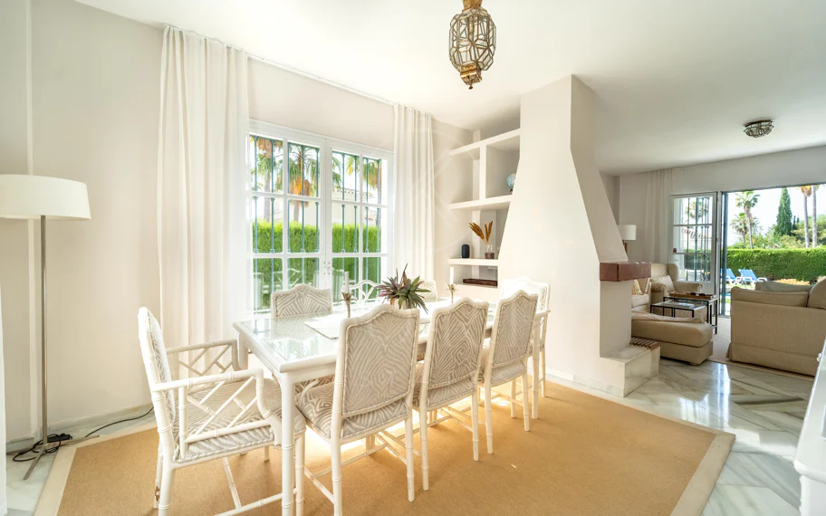 Villa en venta en Elviria, Marbella Este