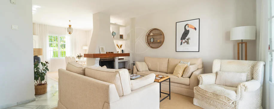 Villa en venta en Elviria, Marbella Este