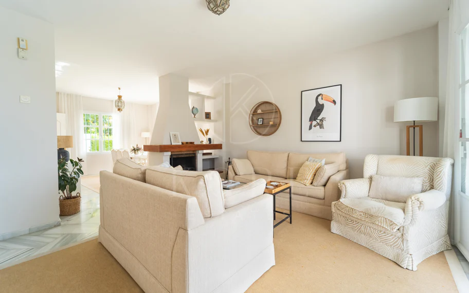 Villa en venta en Elviria, Marbella Este