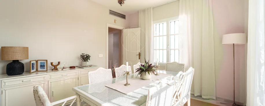 Villa en venta en Elviria, Marbella Este