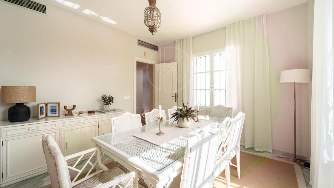 Villa en venta en Elviria, Marbella Este