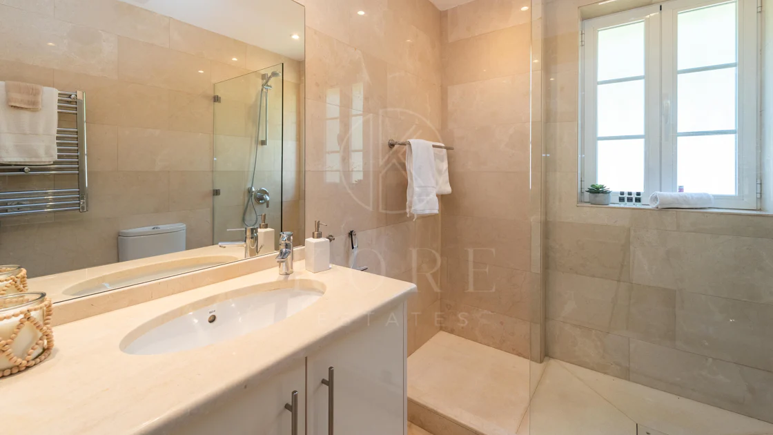 Villa en venta en Elviria, Marbella Este
